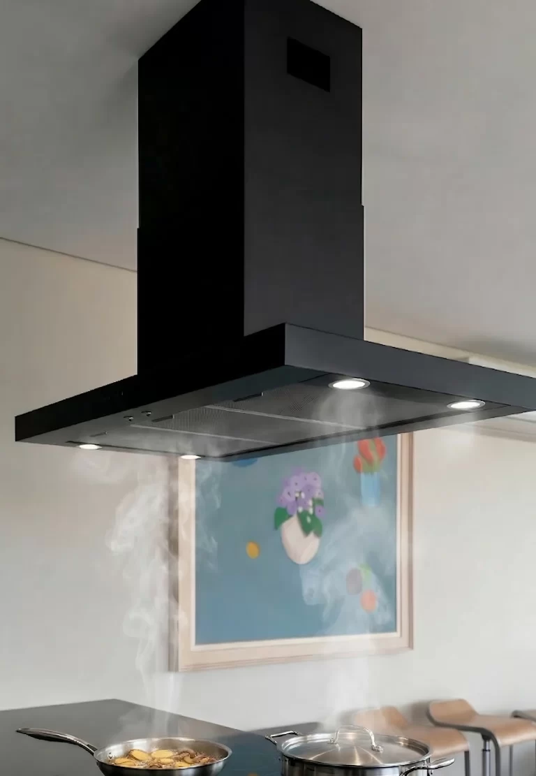 imagem profissional coifa preta ilha com fumaça